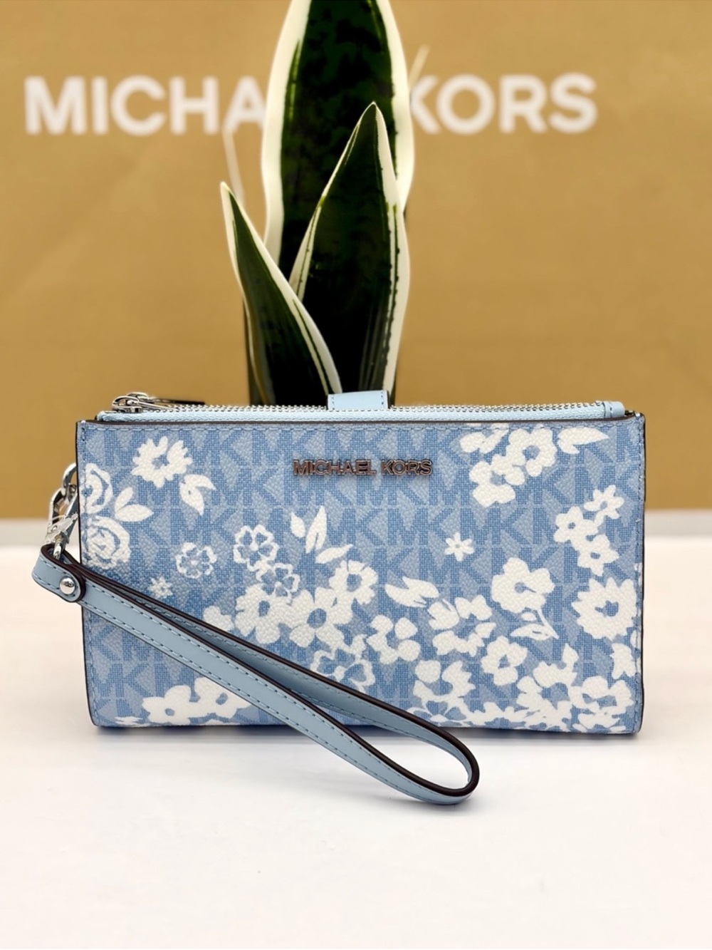 MICHAEL KORS Jet Set Travel Large Printed Signature Logo Wristlet Wallet - Picture 2 of 10